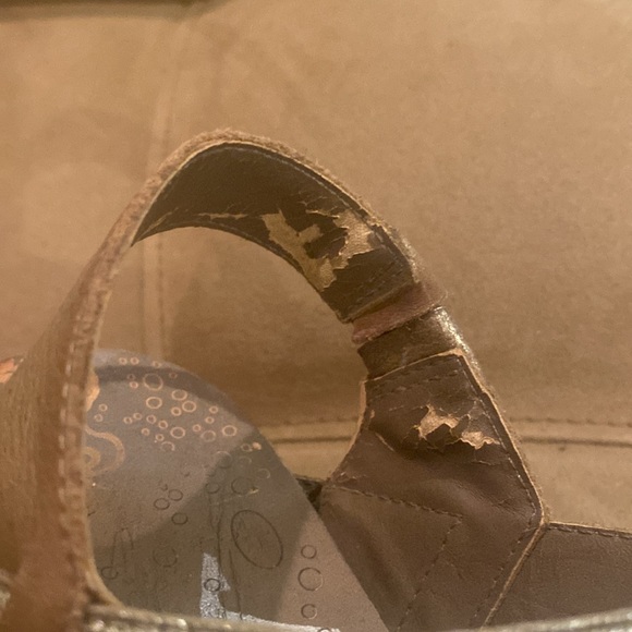 OTBT-Wedge Sandal-Gold-Size 7.5 or 8(Size not on sandals) - Picture 6 of 7